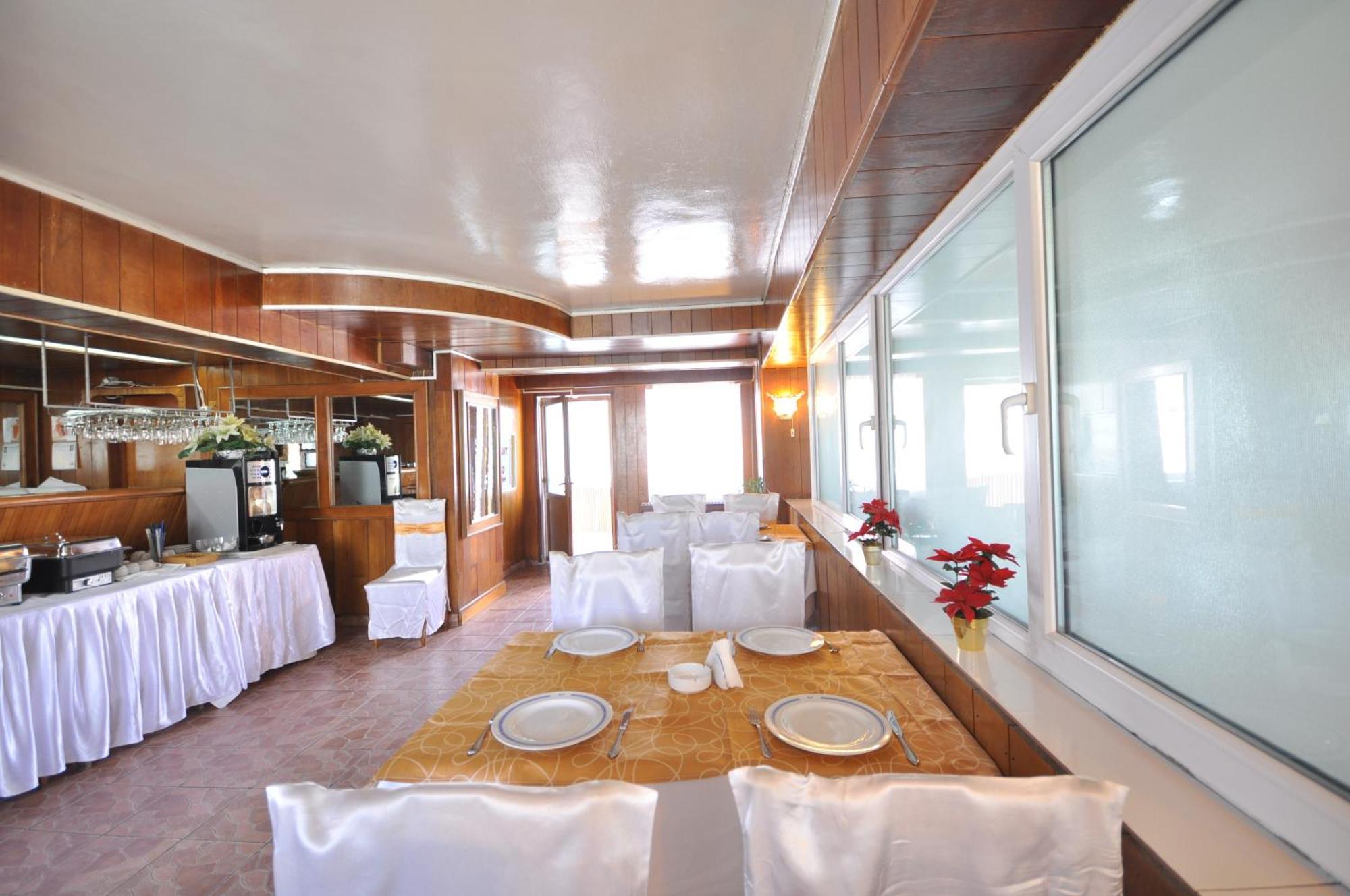 Hotel Dobrogea Констанца Ресторан фото
