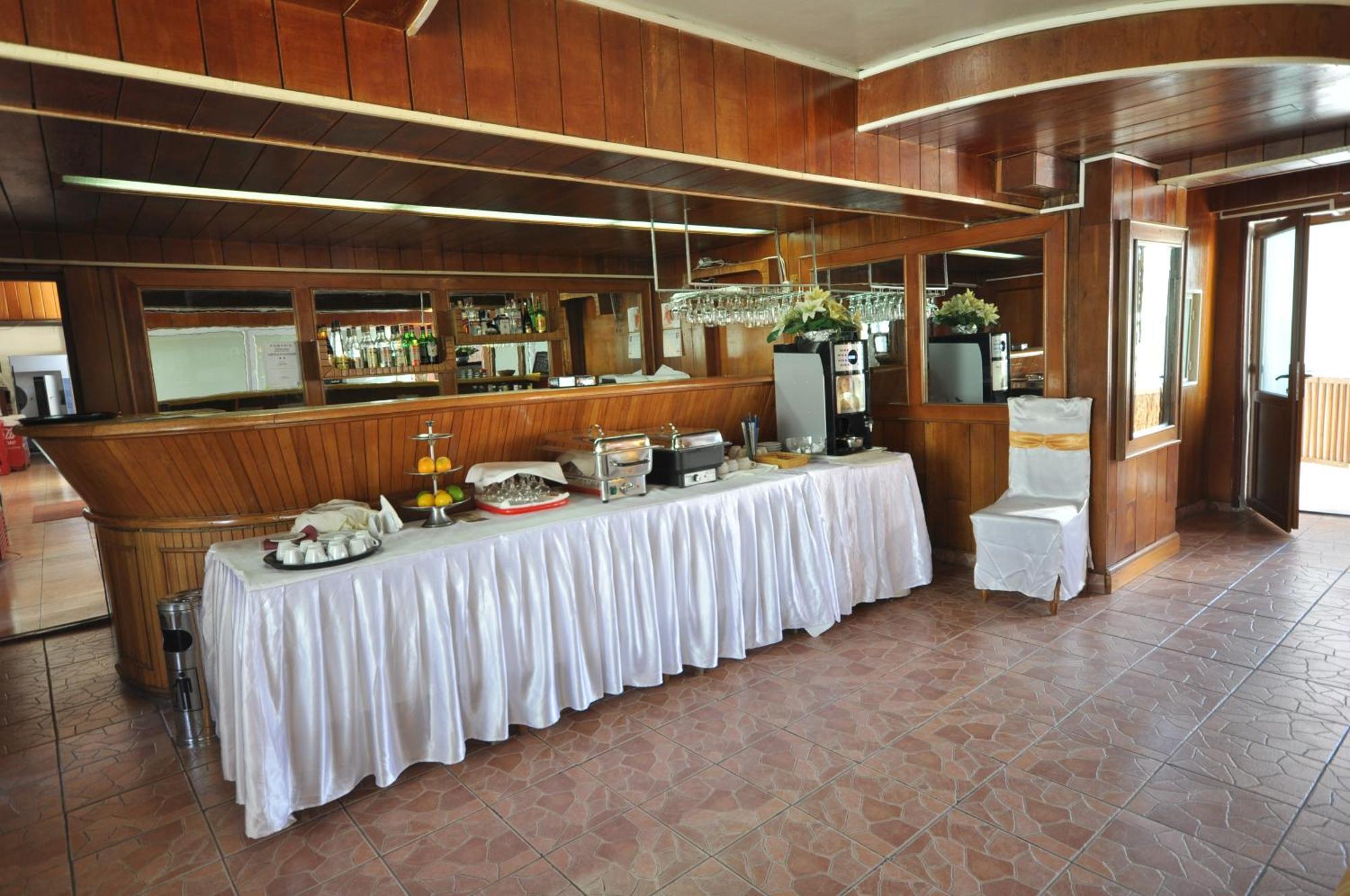 Hotel Dobrogea Констанца Ресторан фото